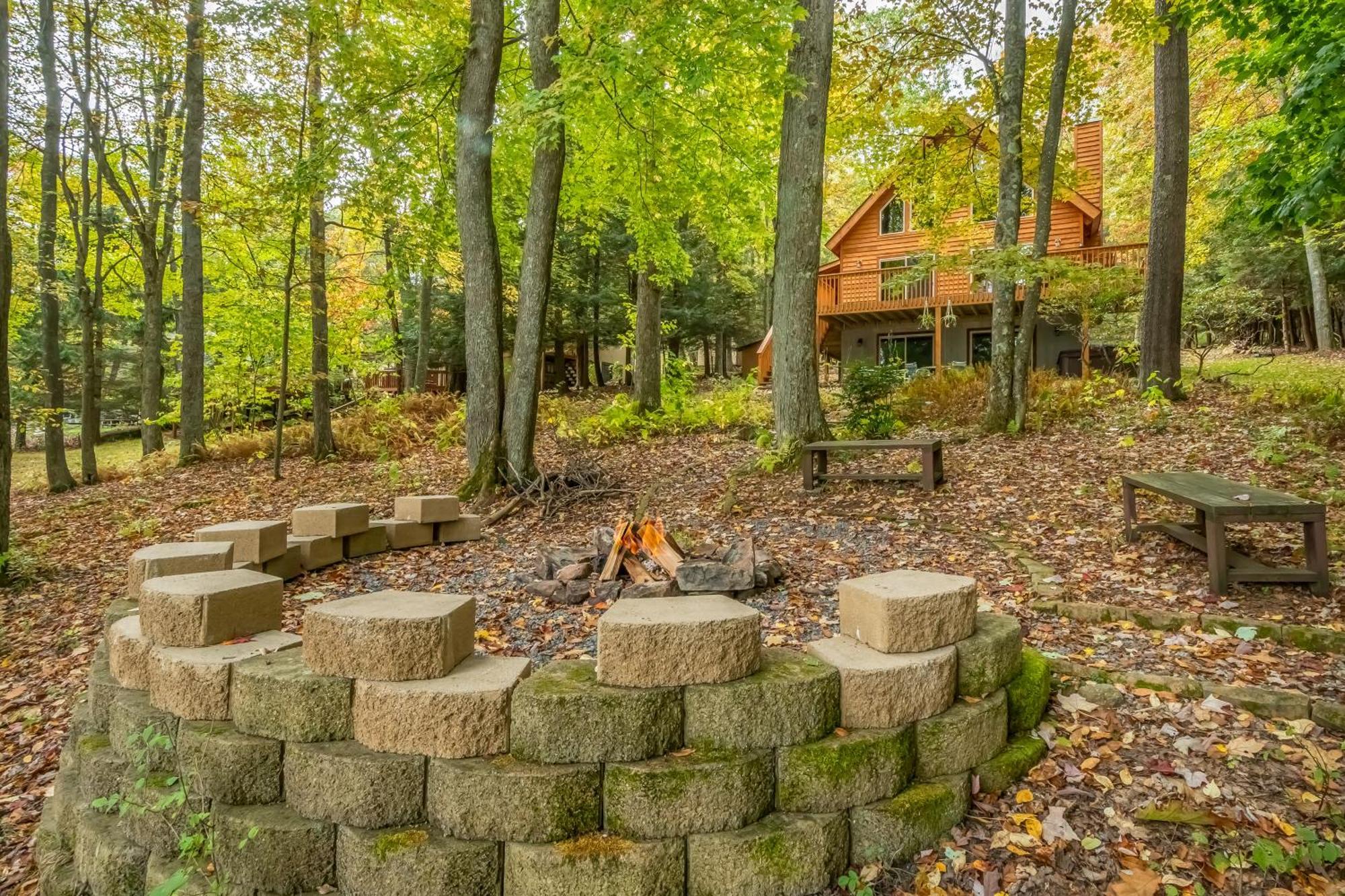Maplewood Cottage McHenry Eksteriør billede